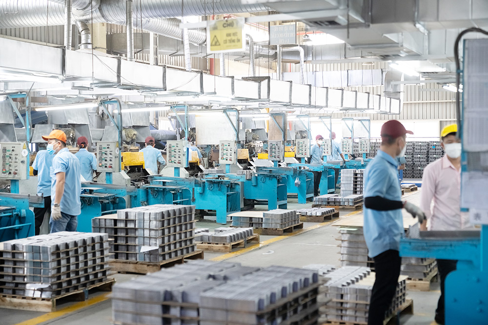 Xưởng đ&uacute;c tấm