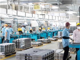 Xưởng đ&uacute;c tấm